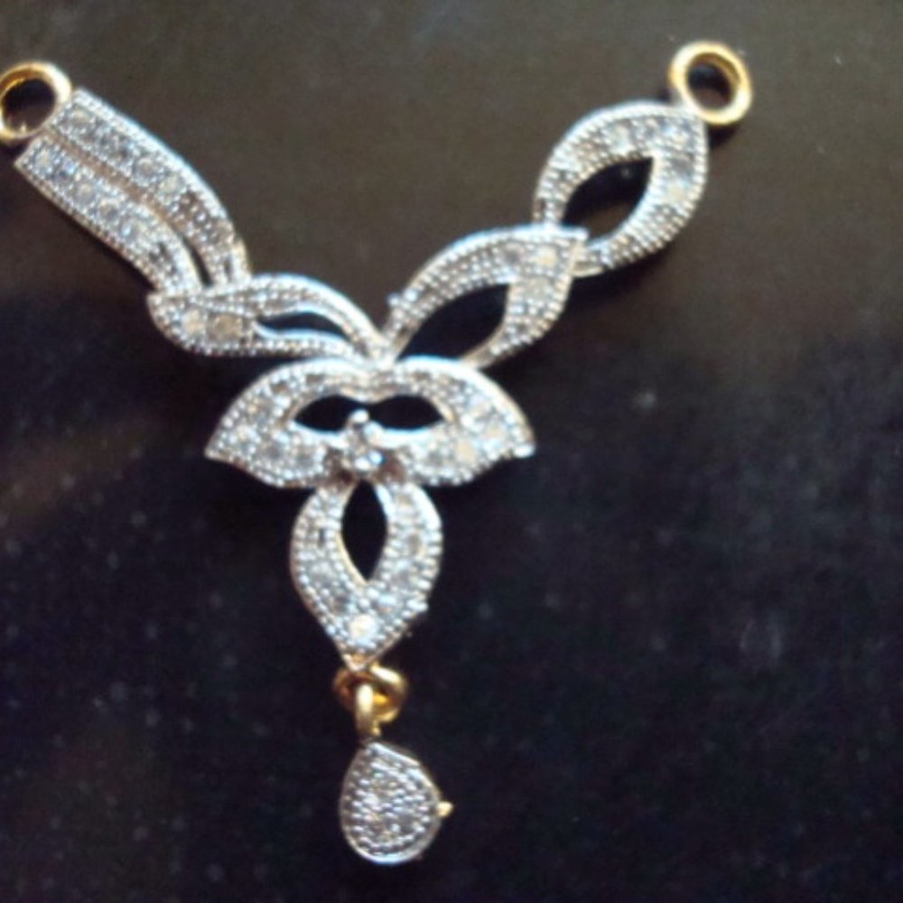 NIP CLEAR AUSTRIAN CRYSTALS SET